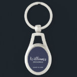 Chaveiro Padrinho de casamento Personalizado de Script Mode<br><div class="desc">Presentes personalizados de Padrinho de casamento com nome de padrinho de casamento personalizado no estilo de fonte branco do script moderno com título e data de casamento no estilo de fonte sans moderno em fundo azul marinho. Perfeito também para o melhor homem, pai da noiva, dama de honra, madrinha de...</div>