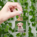 Chaveiro Para sempre em nossos corações<br><div class="desc">Mantenha o seu parente peludo perto do seu coração com esta bela chaveiro de manutenção de fotos. Concebido para honrar a memória de um querido cão, gato ou outro animal de estimação. Apresenta um design de fotografia com uma sobreposição de script personalizada e branca 'Forever in Our Hearts' com o...</div>