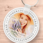 Chaveiro Parabéns Formando Foto Elegante Simples Moderna<br><div class="desc">Este design simples e clássico é composto por tipografia serif e adiciona uma foto personalizada.</div>