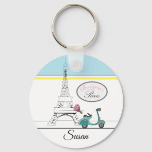Chaveiro Patinete passando pela Torre Eiffel Paris França
