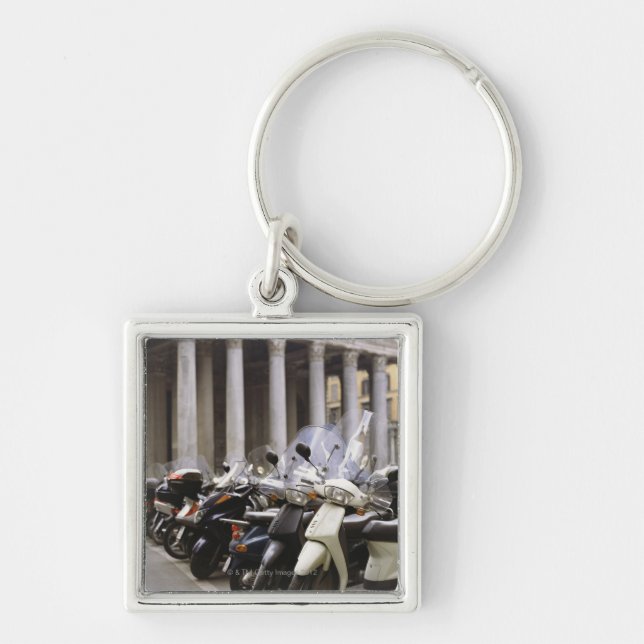 Chaveiro Patinetes de motor estacionados fora do panteão (Frente)