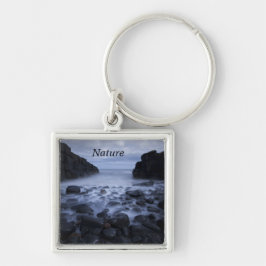 Chaveiro Pebolhas e Rochas ao longo da costa oceânica Keych