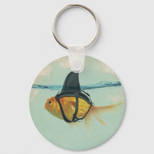 Chaveiro Peixe Dourado com uma Barbatana de Tubarão