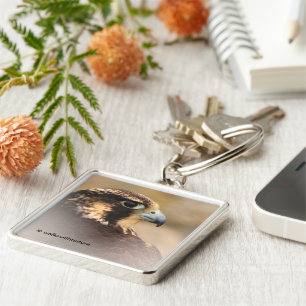 Chaveiro Perfil Vignetado de um Falcão Peregrino