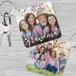 Chaveiro Personalizada Família Vovó Dupla Faculdade Duas Fo<br><div class="desc">Crie um especial com este chaveiro de fotos personalizado, projetado apenas para vovó ou vovô! A frente apresenta espaço para uma foto favorita com a palavra "vovó" escrita na parte inferior em uma fonte de script fluente (você pode facilmente mudá-la para dizer "vovô" em vez disso), destacada por alguns pequenos...</div>