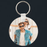 Chaveiro Personalizar Foto do AMOR<br><div class="desc">Sua foto favorita em um chaveiro! Carregue sua própria imagem para criar seu chaveiro por você mesmo ou dê como presente para a família,  amigos,  pais e avós! A palavra amor em um cheque é exibida sobre sua foto.</div>
