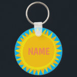 Chaveiro PERSONALIZAR O Nome de etiqueta amarelo sol solar<br><div class="desc">Decorre sua roupa com este chaveiro de arte legal. Faz um presente excelente! Você pode personalizá-lo e adicionar texto também. Procure em meu compro muito mais cores e padrões! Avise-me se quiser algo personalizado também.</div>
