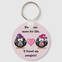 Pinguins lésbicos adoráveis duas noivas chapéus ca