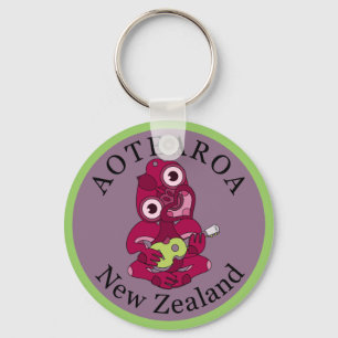 Chaveiro Pink Hei Tiki tocando ukelele