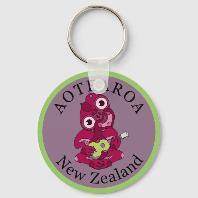 Chaveiro Pink Hei Tiki tocando ukelele (Frente)