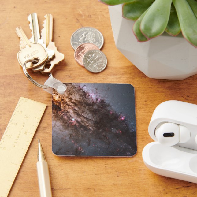 Chaveiro Pistas Escuras De Poeira Cruzam Centauro Uma Galáx (Mesa)