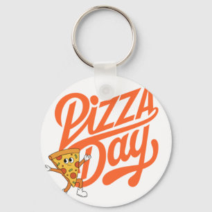 Chaveiro Pizza Man ao lado da placa Pizza Day