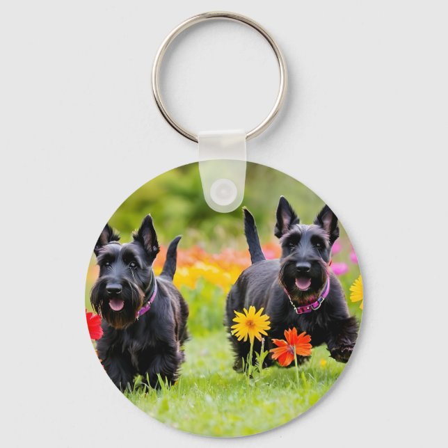 Chaveiro Prances Scottish Terriers em erva e flores (Frente)
