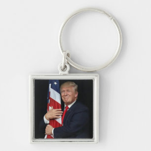 Chaveiro Presidente Trump Hugging Bandeira Americana