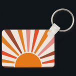 Chaveiro Raios do Sol Retrospectivo Laranja Vermelho Amarel<br><div class="desc">O sol retrorreflector estourou design em tons cor-de-rosa quente,  castanho e laranja. Retro os modernos raios solares laranja,  a arte geométrica do sol matinal.</div>