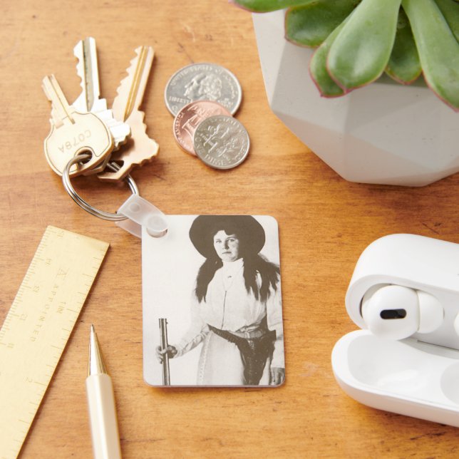 Chaveiro Retrato fotográfico de uma vaquinha segurando um r (Mesa)