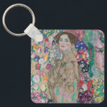 Chaveiro Retrato póstumo de Ria Munk por Gustav Klimt<br><div class="desc">O retrato póstumo de Ria Munk (1918) de Gustav Klimt é uma pintura de retrato de arte vitoriana do simbolismo vitoriano. A jovem no retrato é Maria Munk que se suicidou em 28 de dezembro de 1911, depois que a escritora Hanns Heinz Ewer cancelou seu noivado. Enquanto trabalhava nesse retrato,...</div>