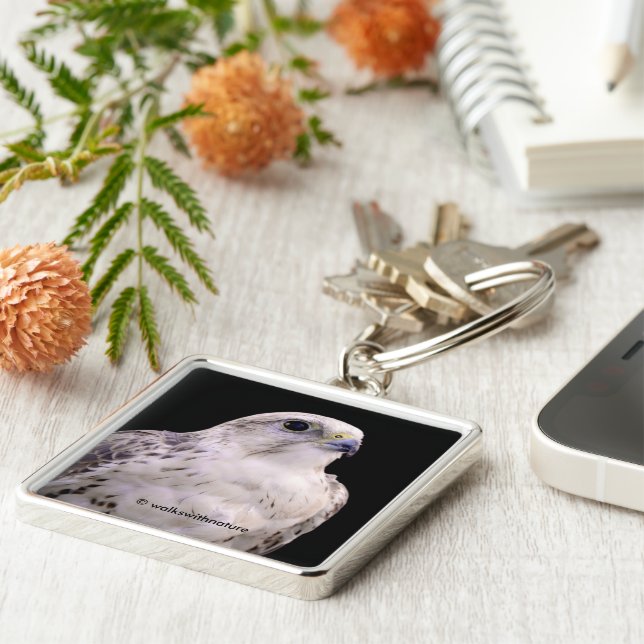 Chaveiro Retrato Vignetado de Falcão de Saker Inquisitivo (Lateral)