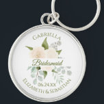 Chaveiro Rosa de Ivory Peach Bridesmaid Wedding Keych<br><div class="desc">Estas chaveiros são desenhadas para oferecer como favores às damas de honra na sua festa de casamento. Eles apresentam um belo design de aquarela pintado manualmente com um buquê de rosas coloridos de pêssego de marfim, folhas de eucalipto e verde, com uma faixa branca na parte central: Bridesmaid em letras...</div>