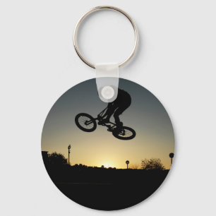 Chaveiro Salto de dublê freestyler de andando de bicicleta