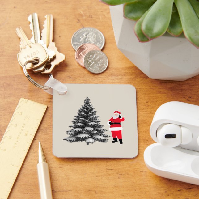 Chaveiro Santa standing near pine tree (Mesa)