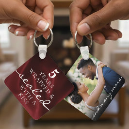 Chaveiro Sealed with a Kiss Red 5th Birthday Anniversary