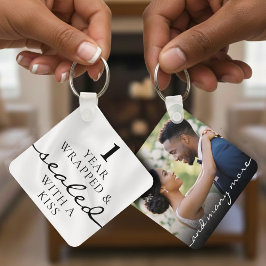 Chaveiro Sealed with a Kiss White 1st Birthday Anniversary