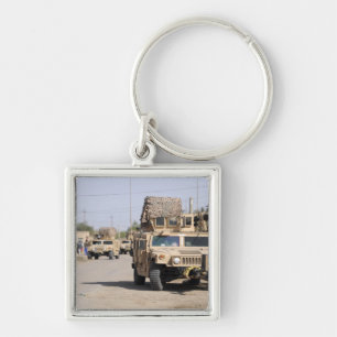 Chaveiro Segurança da conduta de Humvee durante uma