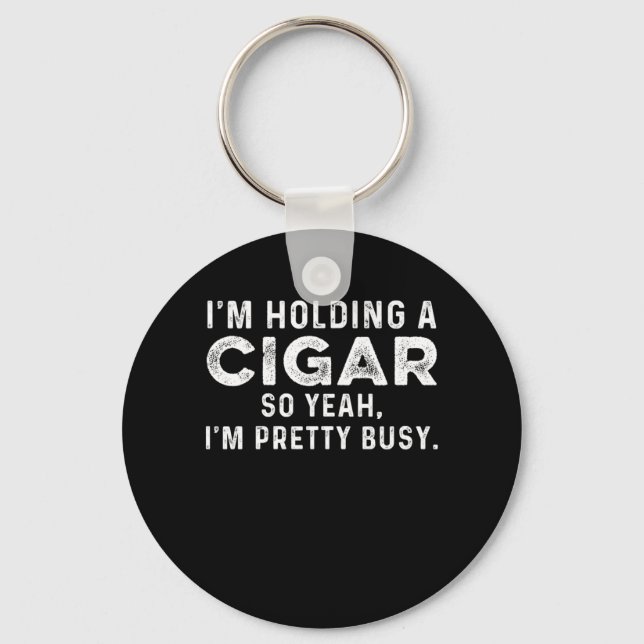 Chaveiro Segurando Cigarro Fumante Cigarro Cigarro Ao Longo (Frente)