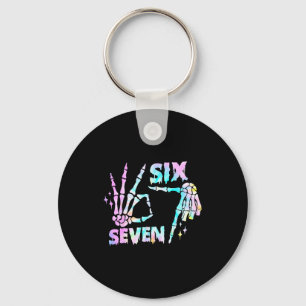 Chaveiro Seis Sete 6 7 Meme Engraçado Esqueleto Mãos Sinal 