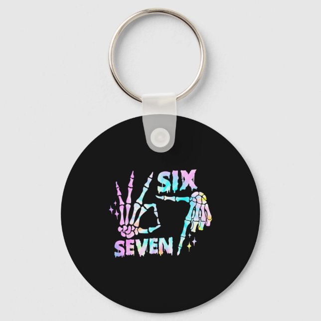 Chaveiro Seis Sete 6 7 Meme Engraçado Esqueleto Mãos Sinal  (Frente)