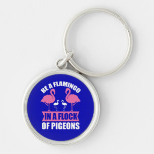 Chaveiro Seja um Flamingo em um Bando de Pombos