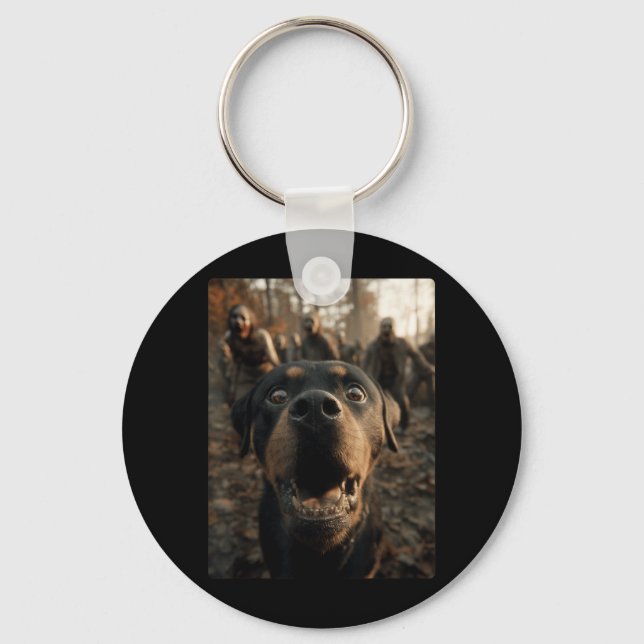 Chaveiro Selfie Engraçado de Rottweiler com Zumbis Assustad (Frente)