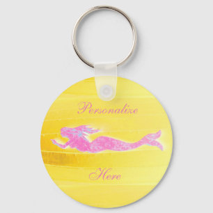 Chaveiro sereia cor-de-rosa nadando debaixo d'água persona