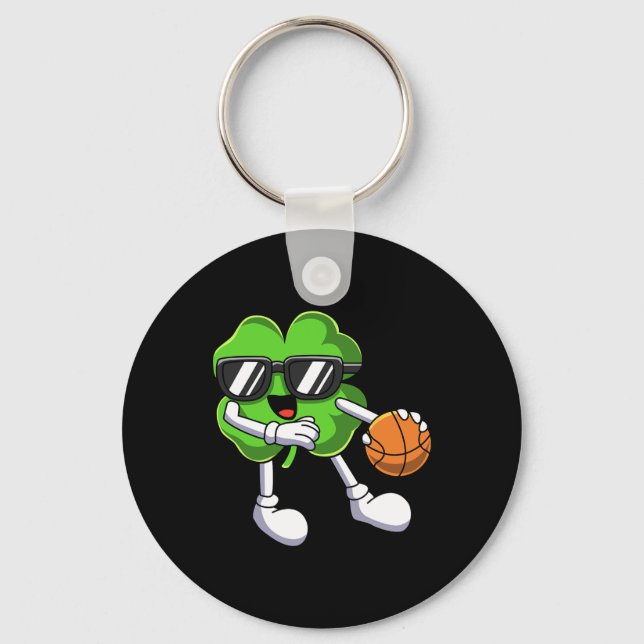 Chaveiro Shamrock de diversão jogando basquete (Frente)