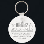 Chaveiro Sioux Falls Estilizado Skyline | Slogan Personaliz<br><div class="desc">Uma cadeia chave única representando a bela cidade de Sioux Falls,  Dakota do Sul. Este chaveiro apresenta uma ilustração estilizada do horizonte único da cidade com seu nome embaixo. Por baixo do nome da cidade está um lugar para o seu slogan ou afirmação exclusivo sobre a sua cidade favorita.</div>