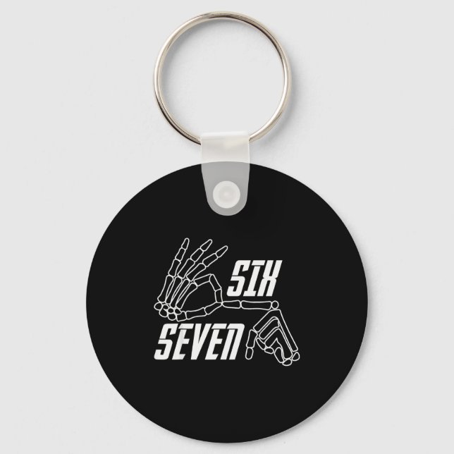 Chaveiro Six Seven 6 7 Meme Funny Skeleton Hands Sign Hallo (Frente)