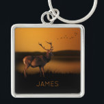 Chaveiro Stag Sunrise Misty Morning Deer Personalizado<br><div class="desc">Stag Sunrise é uma fotografia de um veado na névoa laranja matinal. Personalize editando o texto na caixa de texto ou exclua o texto somente para imagem.</div>