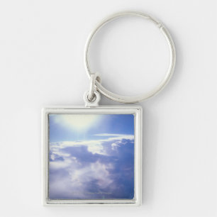 Chaveiro Sun que shinning através das nuvens
