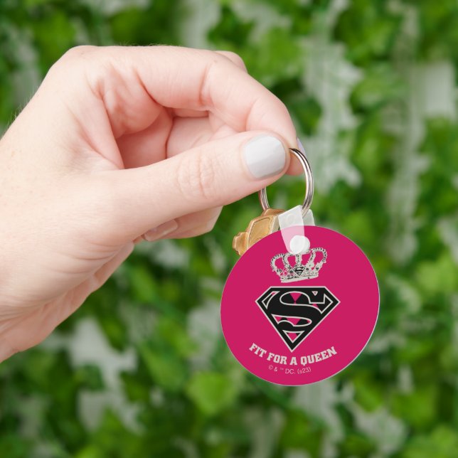 Chaveiro Supergirl S-Shield "Ajustado Por Uma Rainha" (Mão)