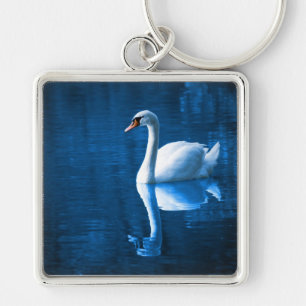 Chaveiro Swan Branco sobre corrente-chave de água azul