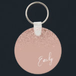 Chaveiro Tecla Rosa Blush Cor-de-Rosa Rosa Cintilante Brilh<br><div class="desc">Rosa Dourado - Chaveiros com nomes de Monograma (Cadeia de Chave) de Script Glitter Brilhante Cor-de-Rosa Esmagada. Isto faz o doce e perfeito aniversário de 16 anos,  casamento,  chá de panela,  aniversário,  chá de fraldas ou festa de solteira presente para alguém que ama luxo de luxo e estilos quíticos.</div>