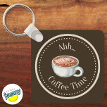 CHAVEIRO TEMPO DE CAFÉ QUADRADO<br><div class="desc">Este é um elegante chaveiro de café marrom escuro que te lembra de parar para um café ou café. Não importa se você está entrando ou saindo pela porta. ************************************************************************************************************** ********************************************************************************* Venha visitar Os designs e produtos da Empresa Jasny para ajustado de suas necessidades. ZAZZLE.COM/STORE/THEJASNYCOMPANY</div>