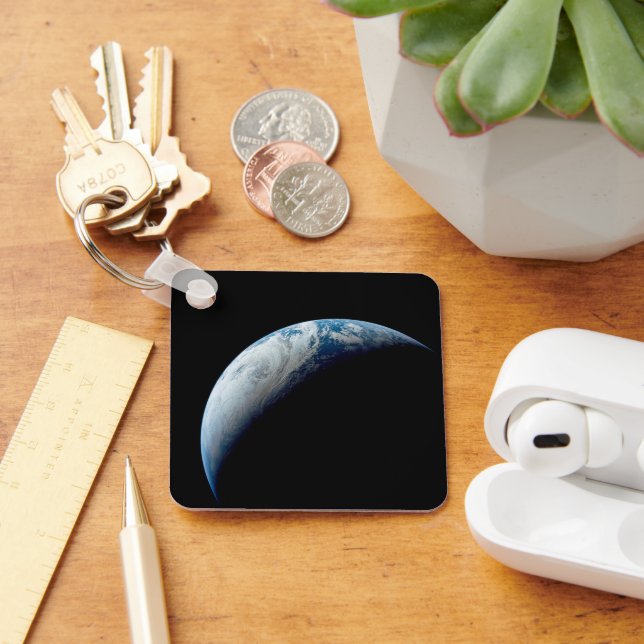 Chaveiro Terra Crescente Tirada Da Missão Apollo 4. (Mesa)