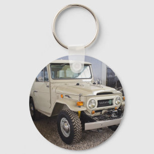 Chaveiro Toyota aterra o cruzador BJ40