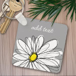 Chaveiro Trendy Daisy com cinza e amarelo<br><div class="desc">Uma peça de arte dúzia e caprichosa,  hipster. Você pode adicionar um nome,  monograma ou outro texto personalizado. Se você precisar mover a arte ao redor,  clique no botão personalizar para fazer alterações.</div>