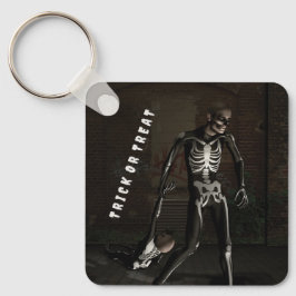 Chaveiro Trick or Treat. Man dressed as skeleton