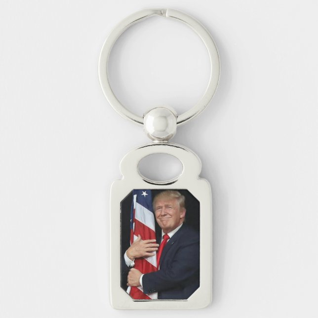 Chaveiro Trump Abrindo A Bandeira (Frente)