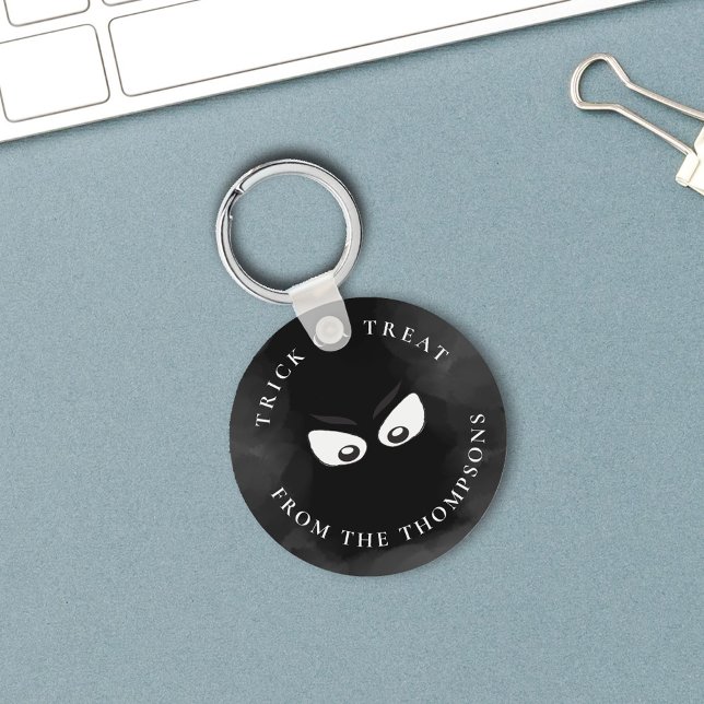 Chaveiro Truque De Halloween Ou Tratar Olhos Fantasmas Assu (Trick or trick custom spooky black and white keychain.)