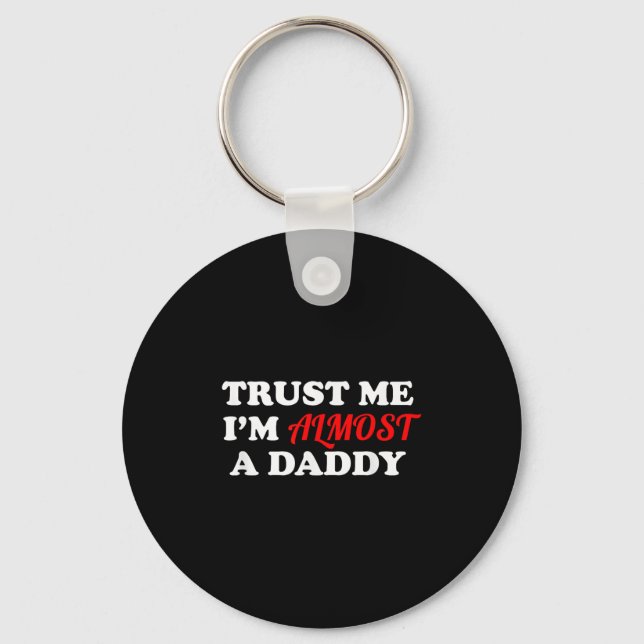 Chaveiro Trust Me I'm Almost A Daddy Funny Father's Day Mem (Frente)